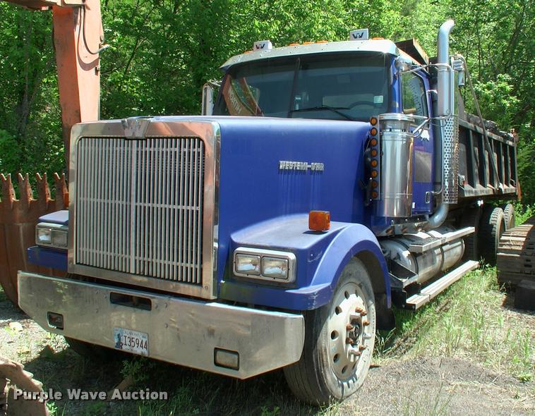 image for item L3066 1999 Western Star 4964EX dump truck