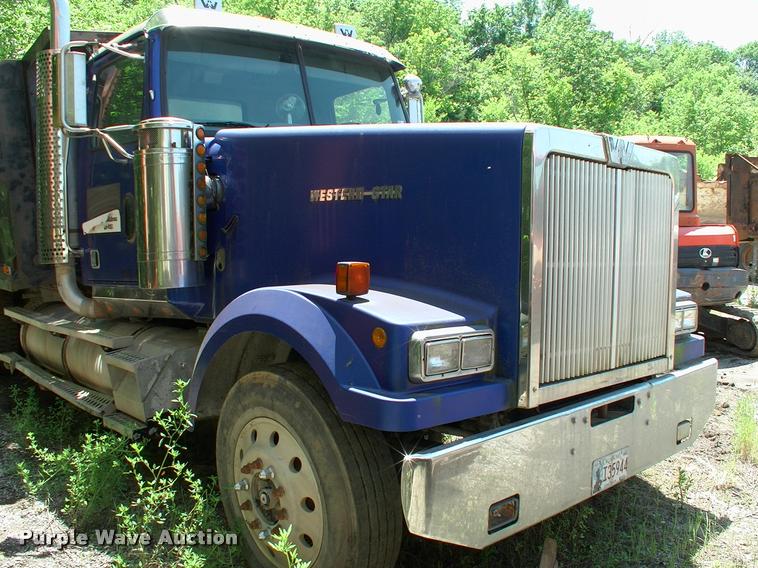 image for item L3066 1999 Western Star 4964EX dump truck