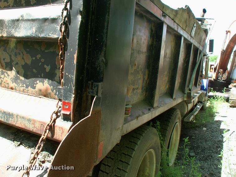 image for item L3066 1999 Western Star 4964EX dump truck