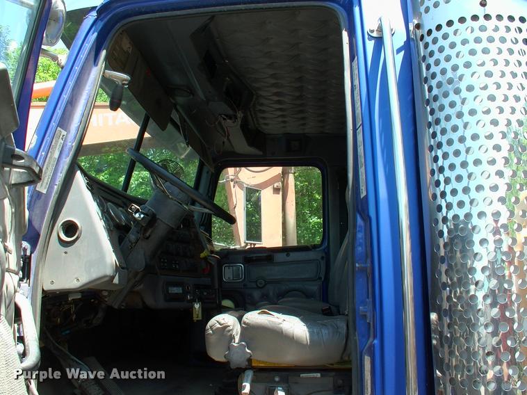 image for item L3066 1999 Western Star 4964EX dump truck