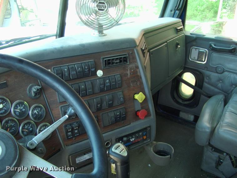 image for item L3066 1999 Western Star 4964EX dump truck