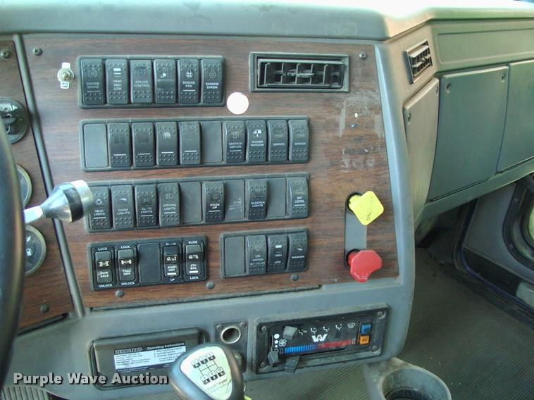 image for item L3066 1999 Western Star 4964EX dump truck