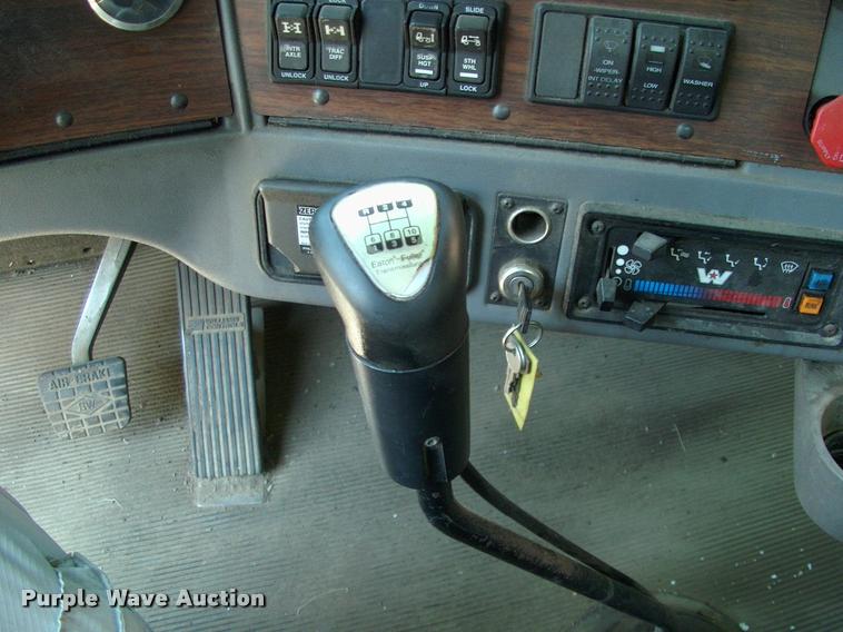 image for item L3066 1999 Western Star 4964EX dump truck