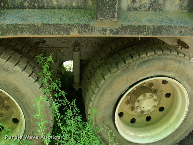 image for item L3066 1999 Western Star 4964EX dump truck