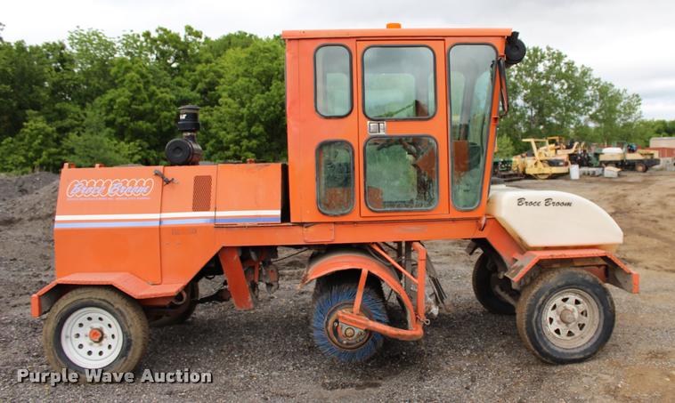 image for item L3068 Broce Broom RJ350 broom