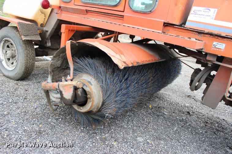 image for item L3068 Broce Broom RJ350 broom