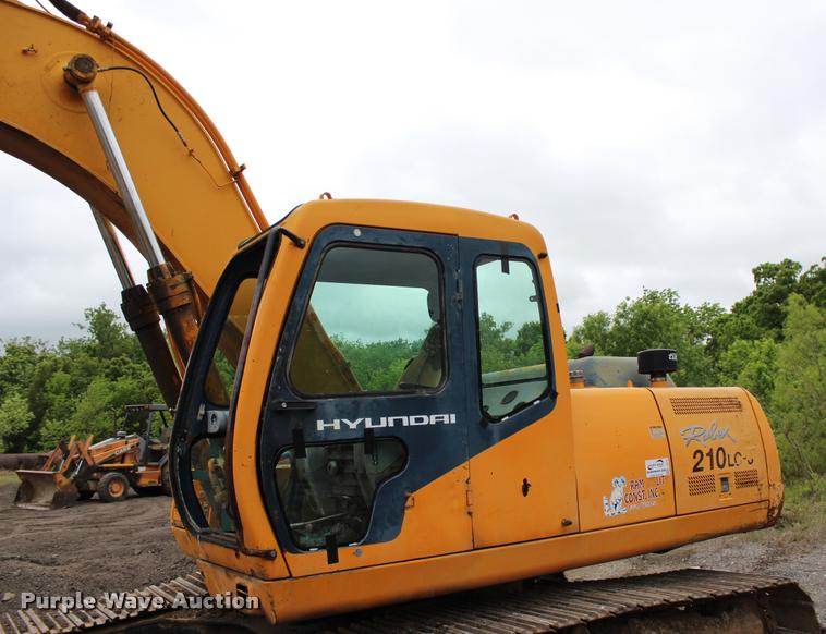 image for item L3070 1998 Hyundai R210LC-3 excavator