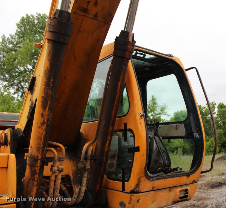 image for item L3070 1998 Hyundai R210LC-3 excavator