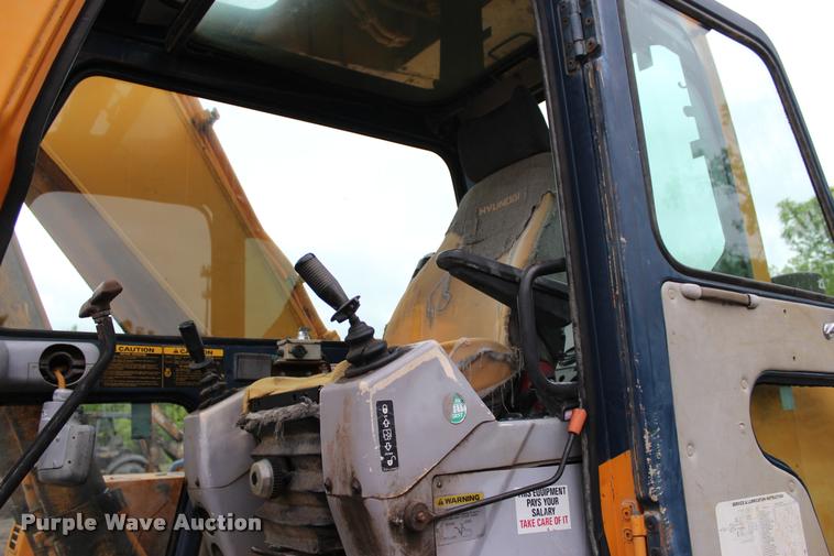 image for item L3070 1998 Hyundai R210LC-3 excavator