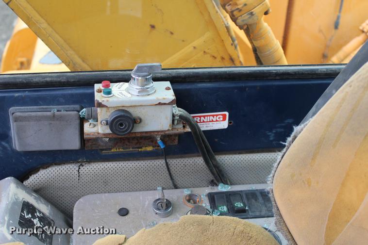 image for item L3070 1998 Hyundai R210LC-3 excavator