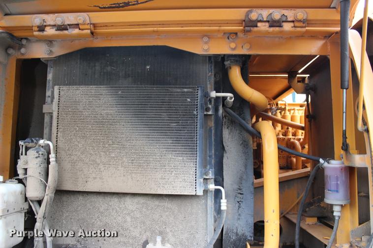 image for item L3070 1998 Hyundai R210LC-3 excavator