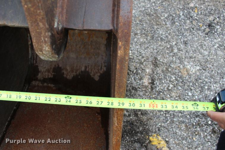 image for item L3070 1998 Hyundai R210LC-3 excavator