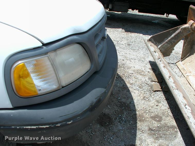 image for item L3071 2000 Ford F150 SuperCab pickup truck