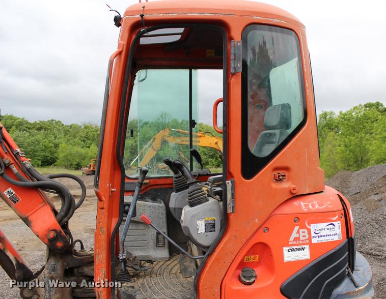 image for item L3074 2005 Kubota RX161-3SS compact excavator