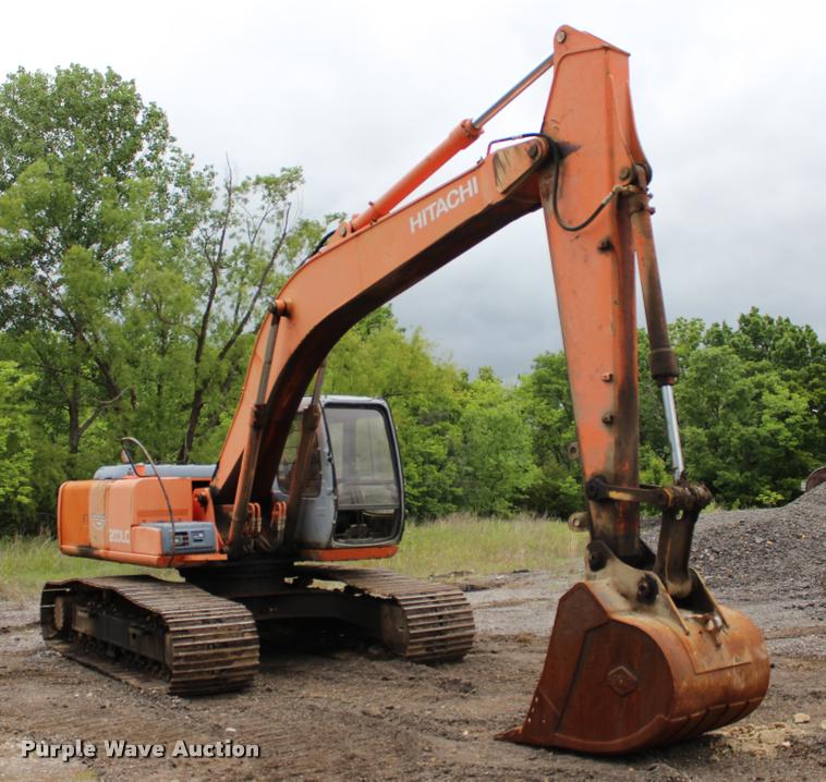 image for item L3075 2000 Hitachi EX200LC-5 excavator