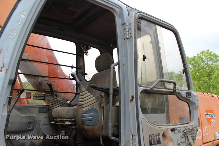 image for item L3075 2000 Hitachi EX200LC-5 excavator