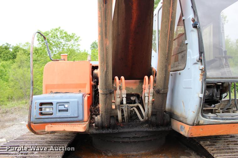 image for item L3075 2000 Hitachi EX200LC-5 excavator