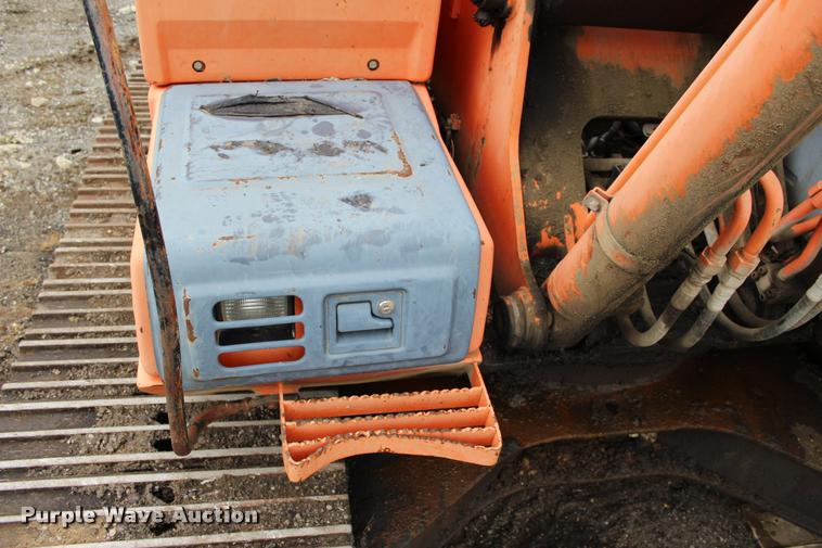 image for item L3075 2000 Hitachi EX200LC-5 excavator