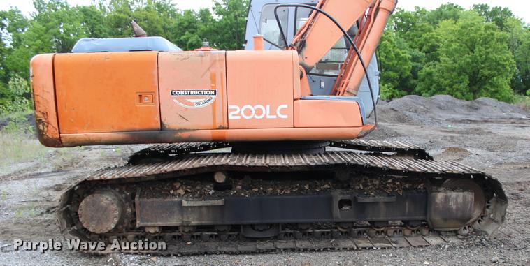 image for item L3075 2000 Hitachi EX200LC-5 excavator