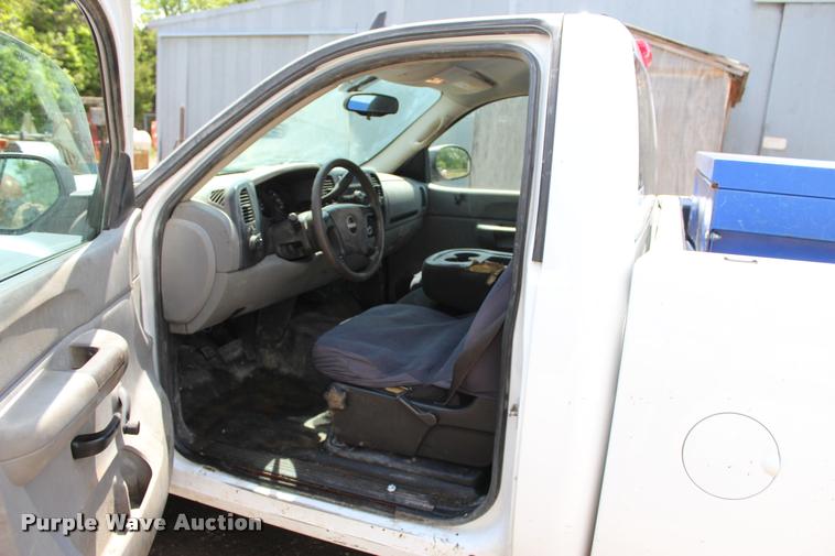 image for item L3078 2009 GMC Sierra 1500 pickup truck