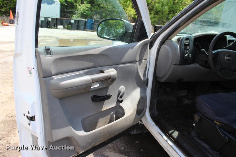 image for item L3078 2009 GMC Sierra 1500 pickup truck