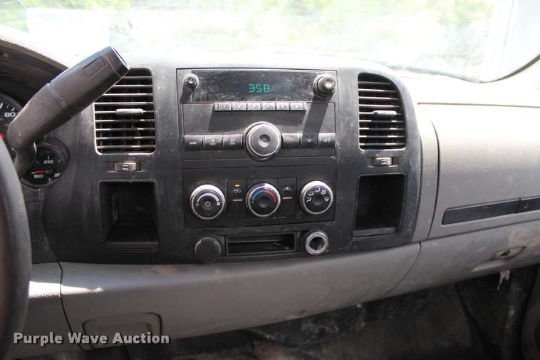 image for item L3078 2009 GMC Sierra 1500 pickup truck