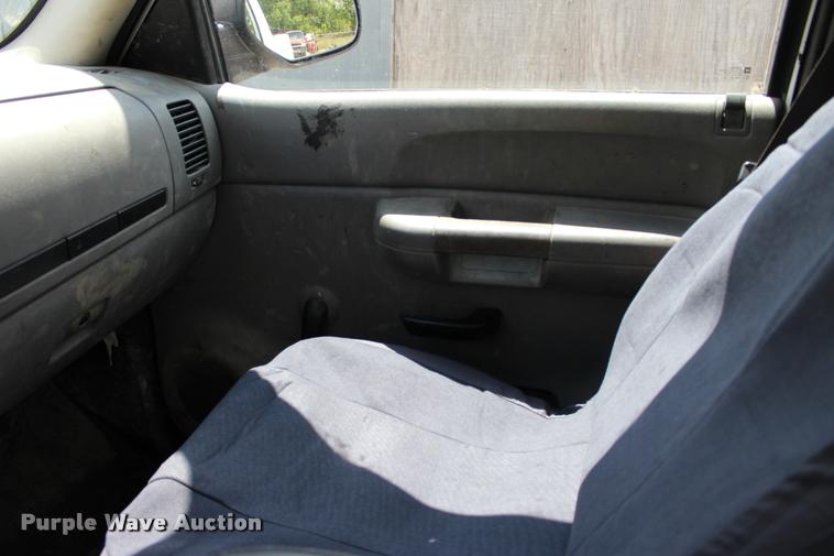 image for item L3078 2009 GMC Sierra 1500 pickup truck