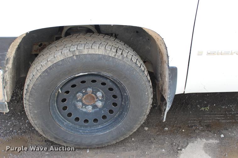 image for item L3078 2009 GMC Sierra 1500 pickup truck