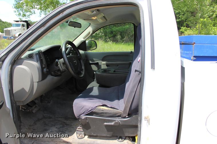 image for item L3081 2011 GMC Sierra 1500 pickup truck