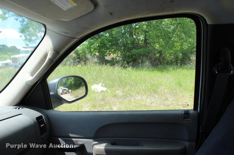 image for item L3081 2011 GMC Sierra 1500 pickup truck