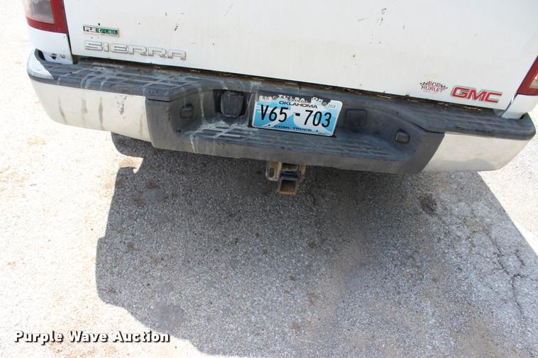 image for item L3081 2011 GMC Sierra 1500 pickup truck