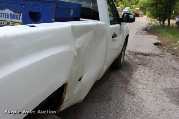 image for item L3081 2011 GMC Sierra 1500 pickup truck