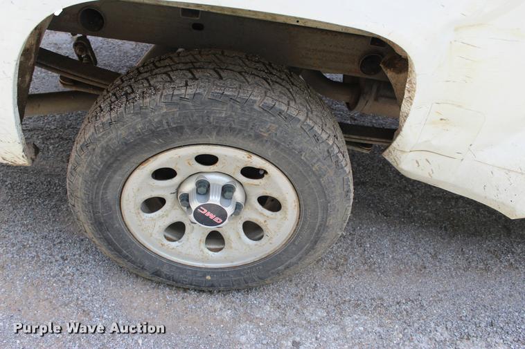 image for item L3081 2011 GMC Sierra 1500 pickup truck