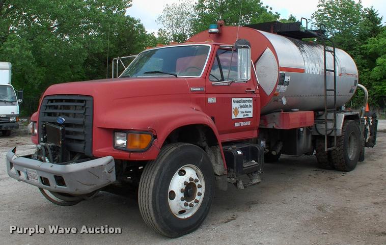 image for item L3085 1996 Ford F800 Super Duty oil distributor truck