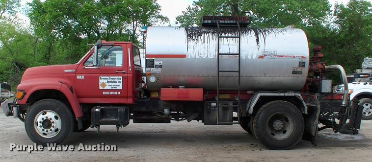 image for item L3085 1996 Ford F800 Super Duty oil distributor truck