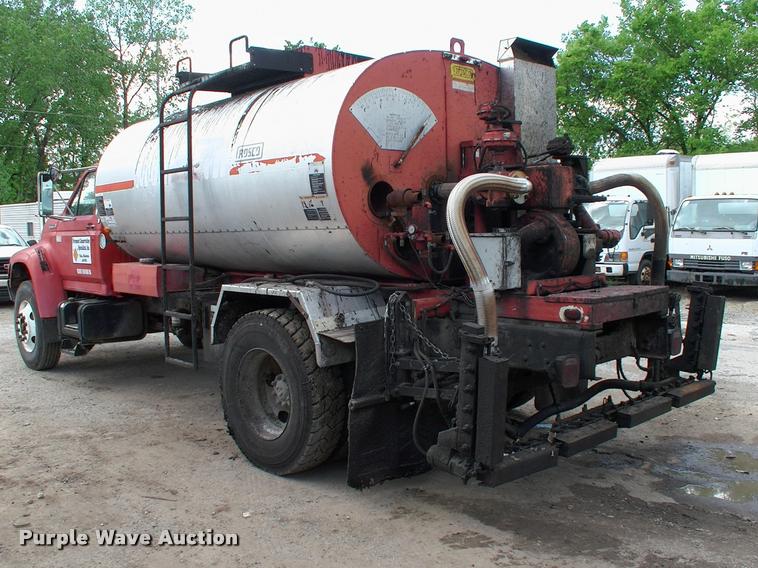 image for item L3085 1996 Ford F800 Super Duty oil distributor truck