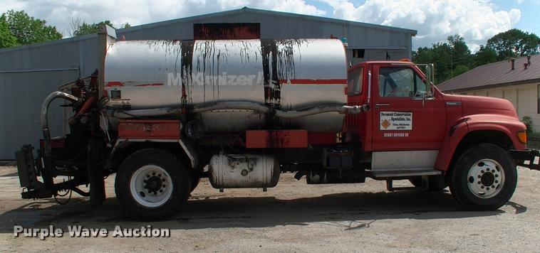 image for item L3085 1996 Ford F800 Super Duty oil distributor truck