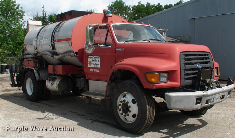 image for item L3085 1996 Ford F800 Super Duty oil distributor truck