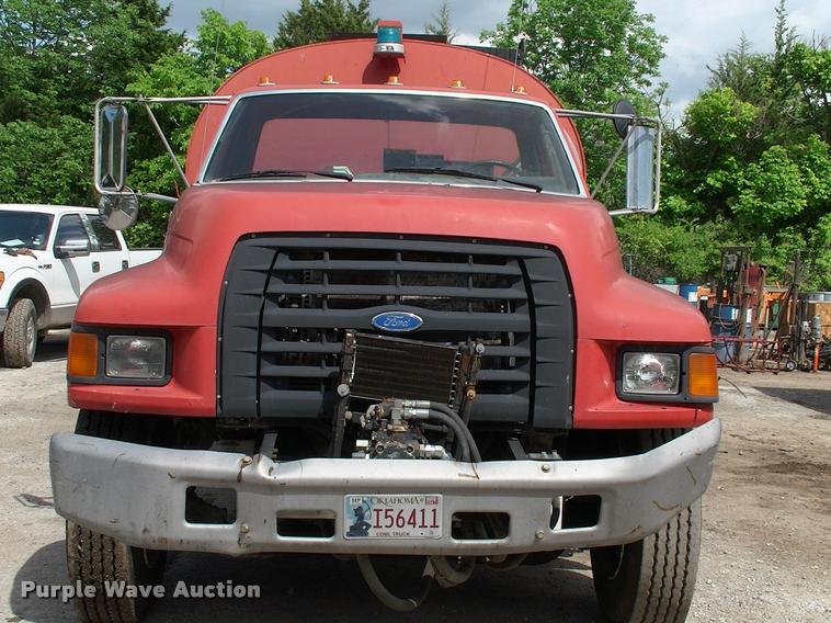 image for item L3085 1996 Ford F800 Super Duty oil distributor truck