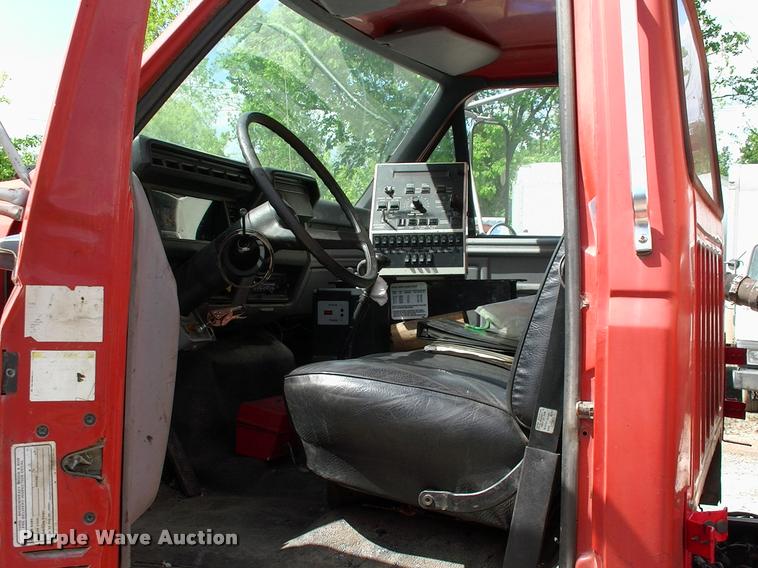 image for item L3085 1996 Ford F800 Super Duty oil distributor truck