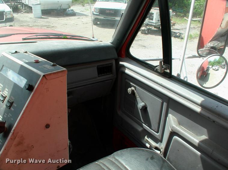 image for item L3085 1996 Ford F800 Super Duty oil distributor truck