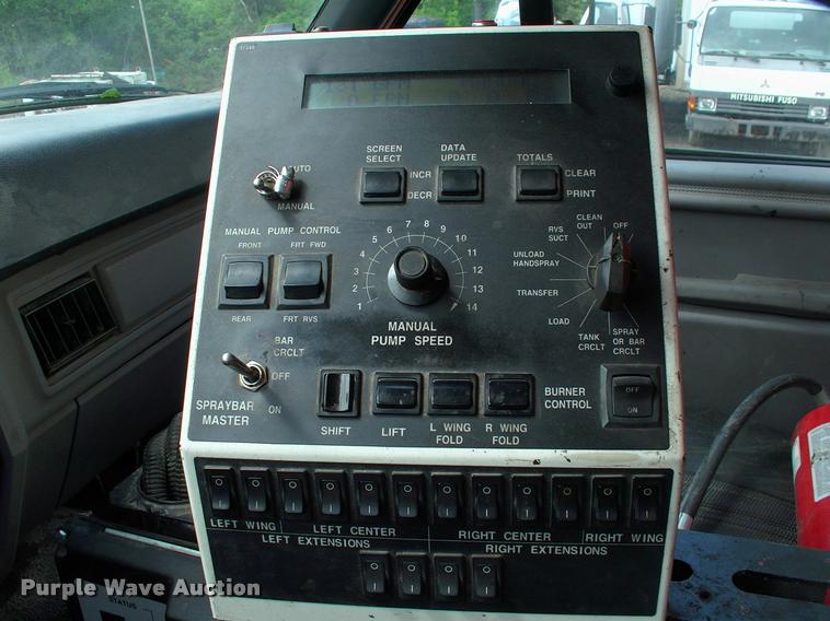 image for item L3085 1996 Ford F800 Super Duty oil distributor truck