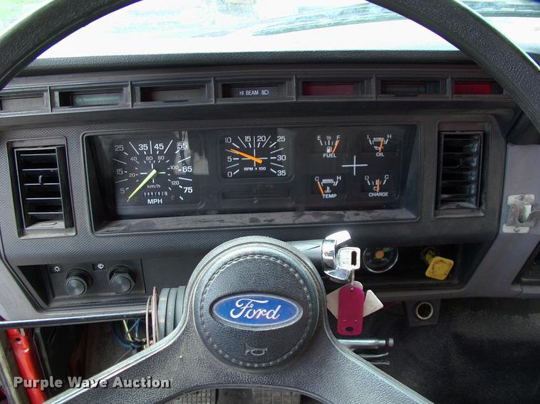 image for item L3085 1996 Ford F800 Super Duty oil distributor truck