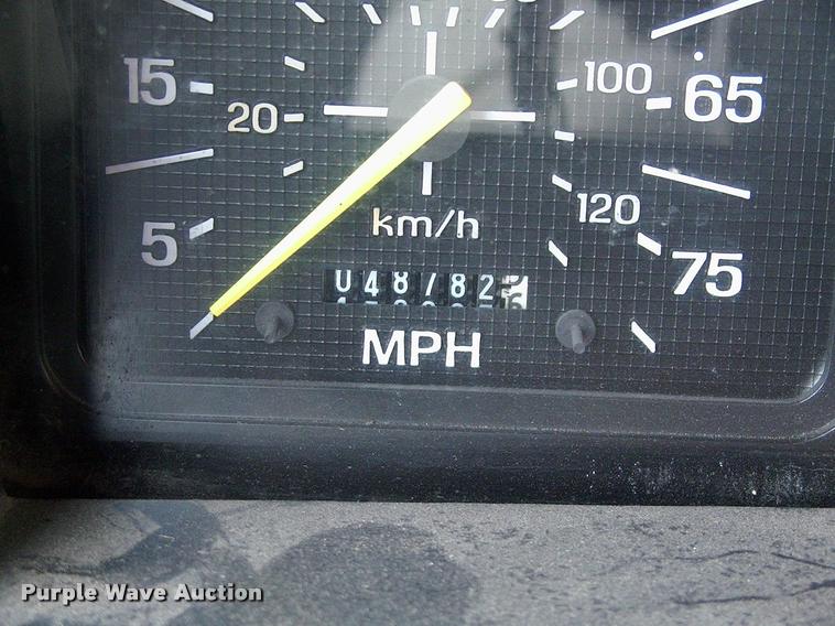 image for item L3085 1996 Ford F800 Super Duty oil distributor truck