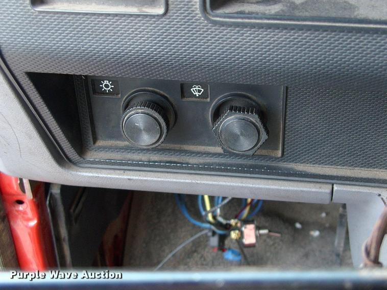 image for item L3085 1996 Ford F800 Super Duty oil distributor truck