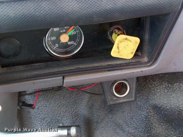 image for item L3085 1996 Ford F800 Super Duty oil distributor truck