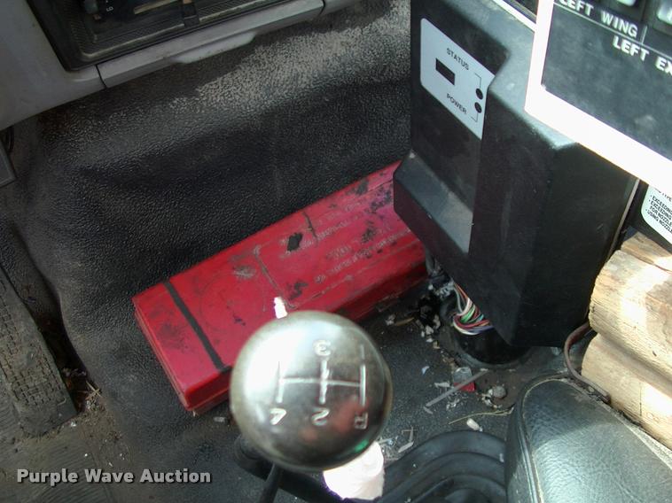 image for item L3085 1996 Ford F800 Super Duty oil distributor truck