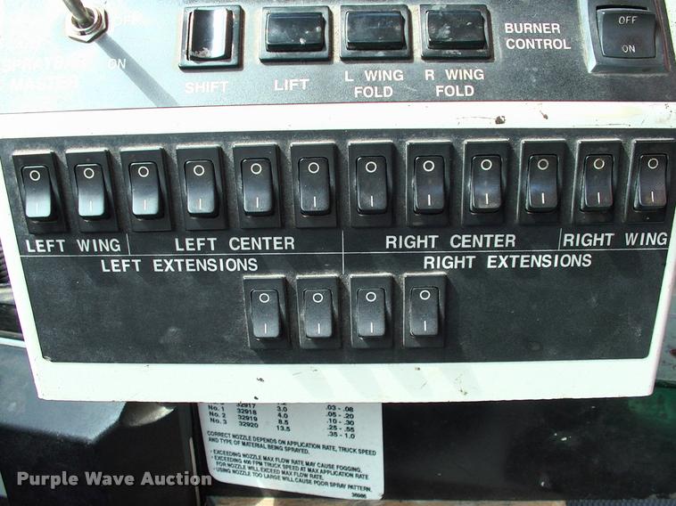 image for item L3085 1996 Ford F800 Super Duty oil distributor truck