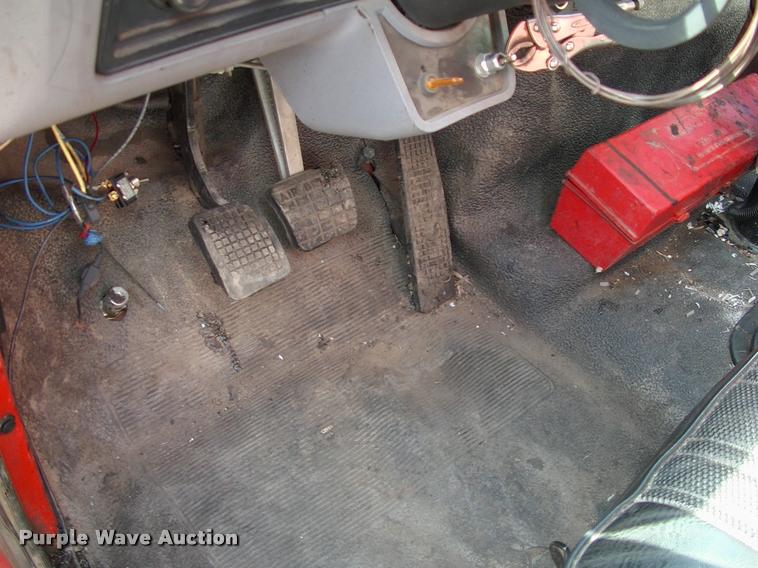 image for item L3085 1996 Ford F800 Super Duty oil distributor truck