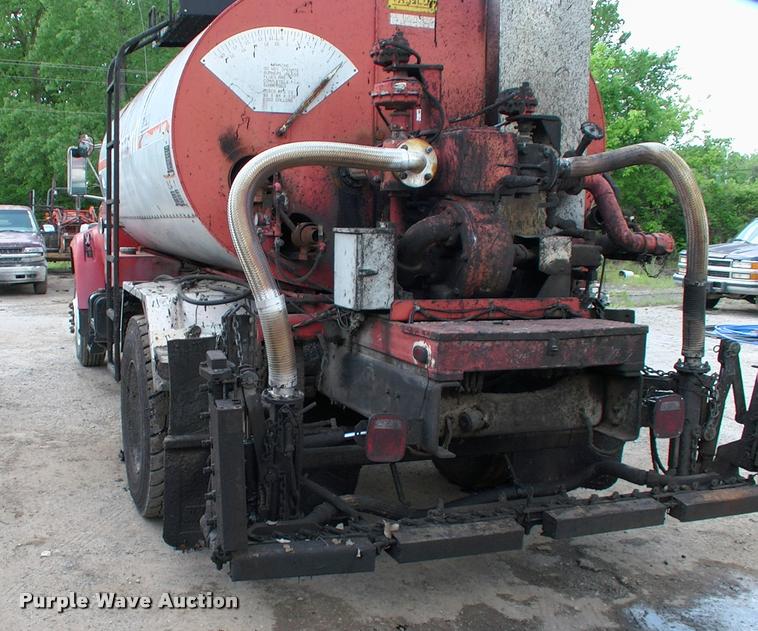 image for item L3085 1996 Ford F800 Super Duty oil distributor truck